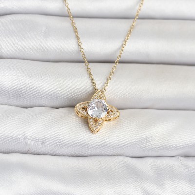316L Çelik Zincir Gold Renk Yonca Model Kadın Kolye