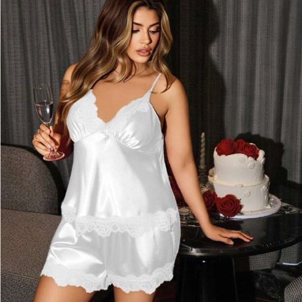 Arias Closet Büyük Beden Beyaz Dantel İşlemeli Saten Şortlu Takım
