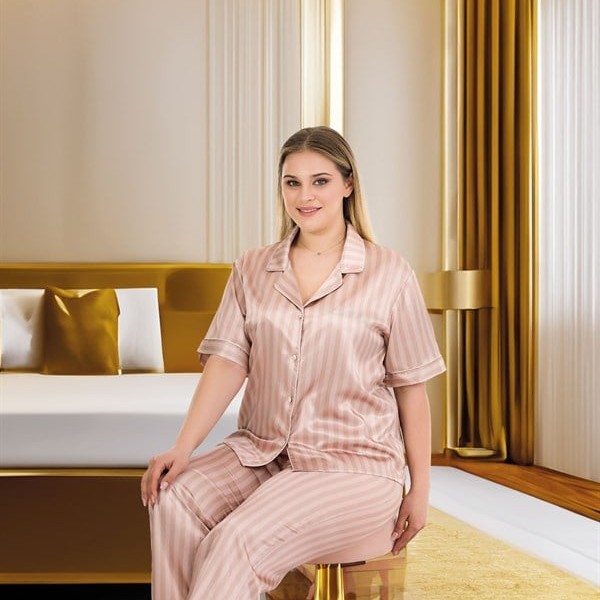 Arias Closet Büyük Beden Şık Tasarım Vizon Çizgili Düğmeli Kısa Kol Lüx Saten Pijama Takımı