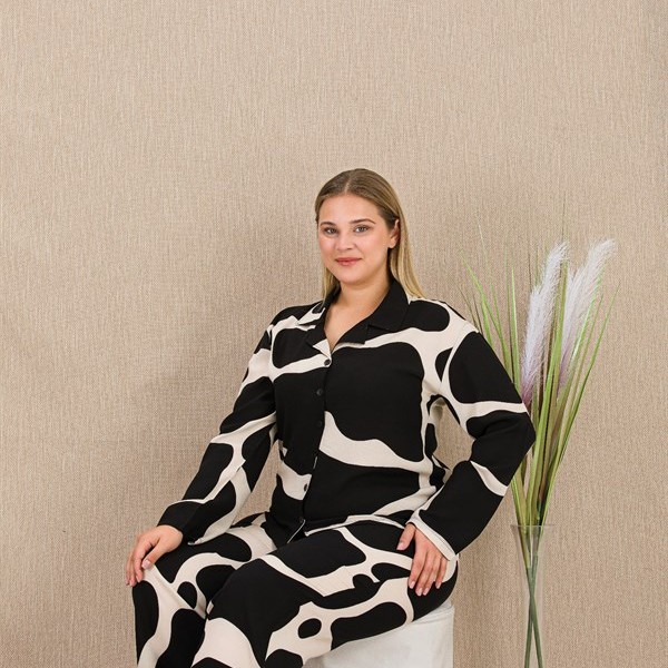 Arias Closet Büyük Beden Siyah Beyaz Desenli Düğmeli Uzun Kol Viskon Pijama Takımı