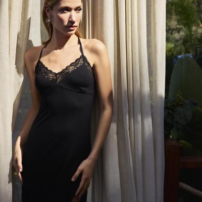 Arias Closet Dantelli Ve Dekolteli Yırtmaçlı Gecelik