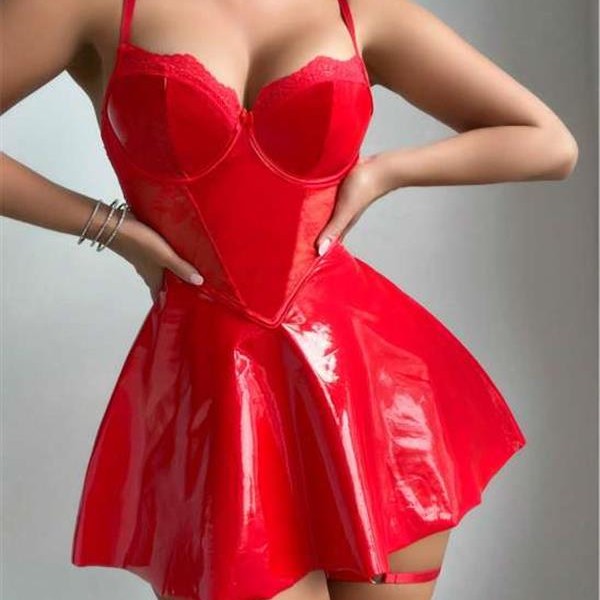 Arias Closet Kırmızı Parlak Deri Şık Bacak Bantlı Fantezi Club Elbise