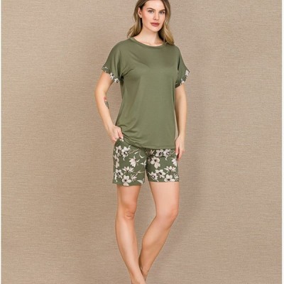 Arias Closet Şık Tasarım Çiçek Desenli Yeşil Şortlu Kısa Kol Viskon Pijama Takımı