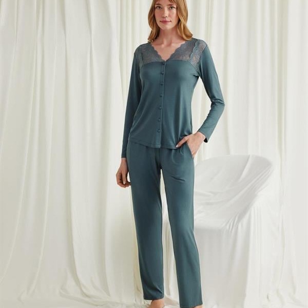 Arias Closet Yakası Omzu Ve Paçası Dantelli Boydan Düğmeli Pijama Takımı