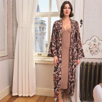 Arias Closet Yaprak Desenli Yırtmaçlı Dantelli Ve Dekolteli Büyük Beden Sabahlık Takımı