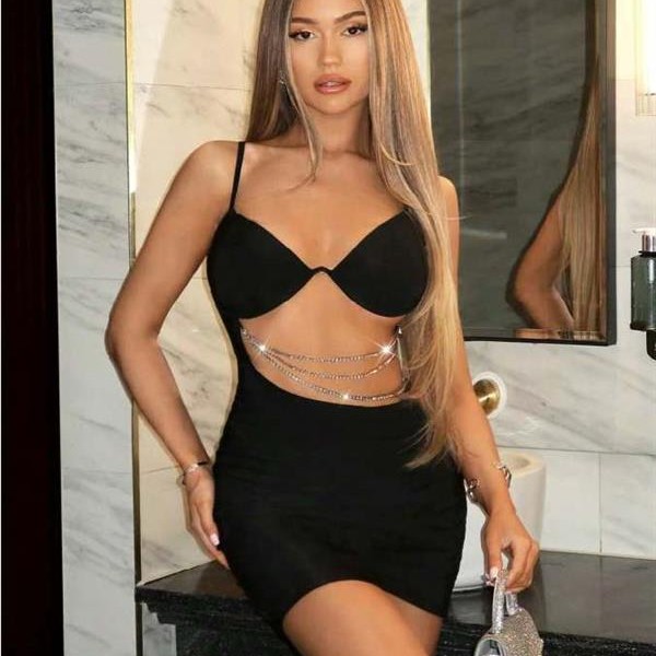 Arias Closet Zincir Detaylı Göğüs Dekolteli Siyah Mini Club Elbisesi