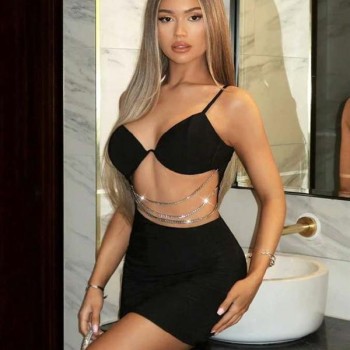 Arias Closet Zincir Detaylı Göğüs Dekolteli Siyah Mini Club Elbisesi