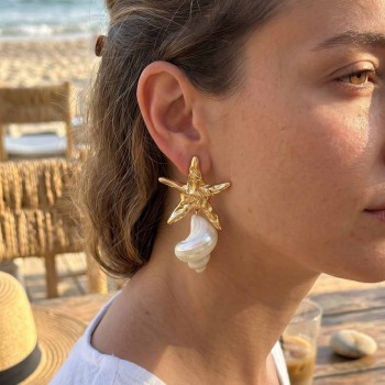 Doğal Deniz Kabuğu ve Gold Renk Yıldız Model Kadın Küpe