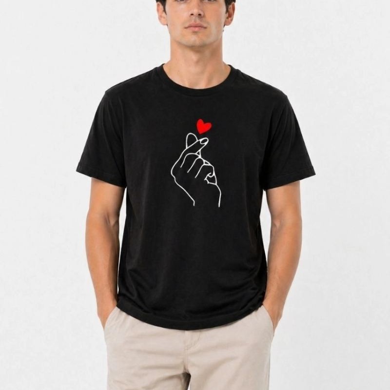Erkek Kore Parmak Kalp Aşk Temalı Minimal Baskılı Tişört Yazlık Kısa Kol T-Shirt - Siyah