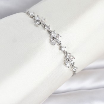 Gümüş Renk Pirinç Kelebek Model Asansörlü Model Kadın Bileklik