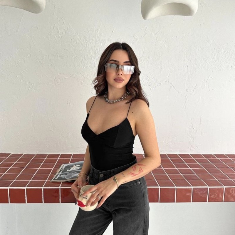 Kadın Derin Dekolte Askılı Body Sırt Dekolteli Şık Kolsuz Yazlık Bodysuit - Siyah