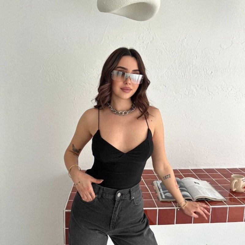 Kadın Derin Dekolte Askılı Body Sırt Dekolteli Şık Kolsuz Yazlık Bodysuit - Siyah