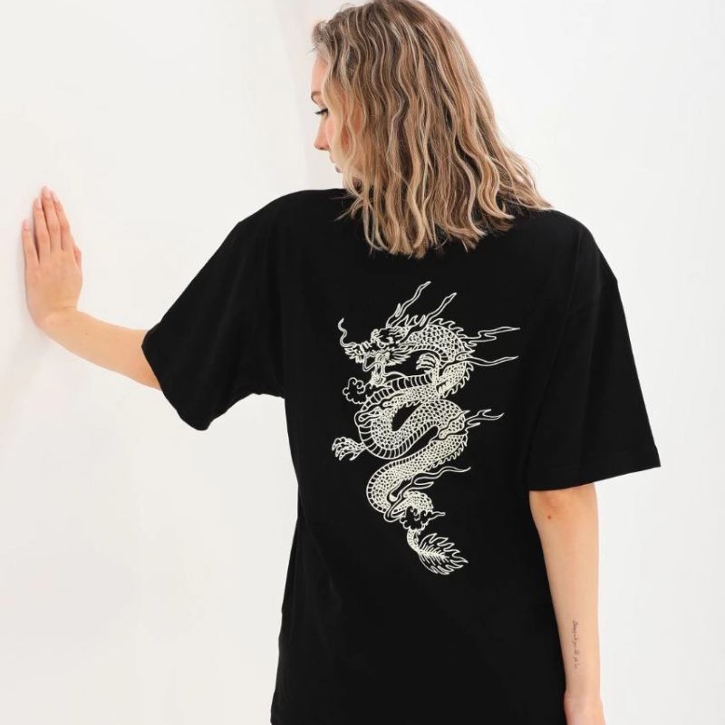 Kadın Kısa Kol Yazlık Tişört Bisiklet Yaka Ejderha Baskılı T-Shirt - Siyah
