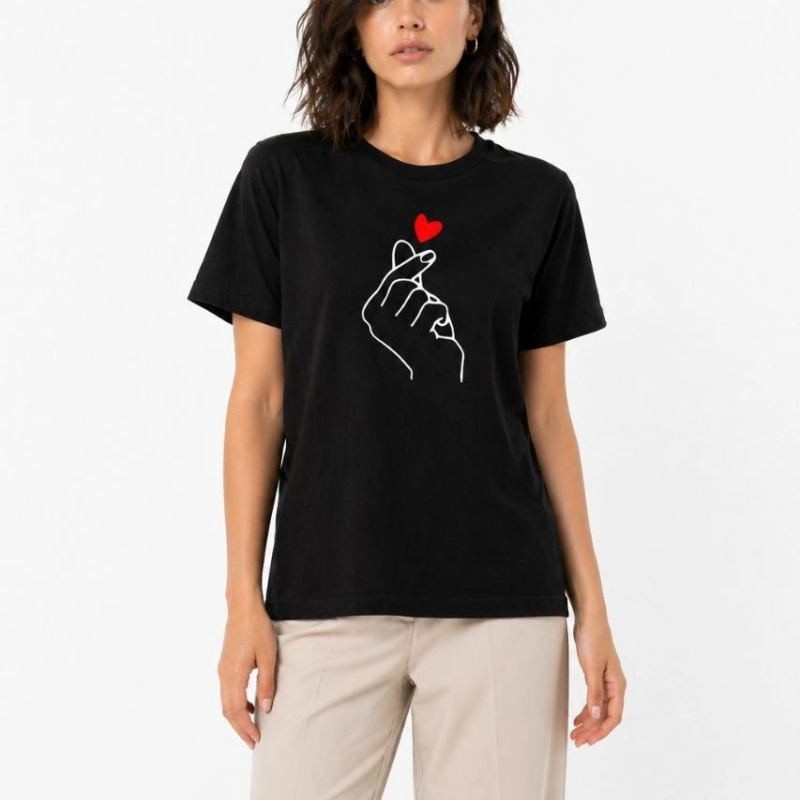 Kadın Kore Parmak Kalp Aşk Temalı Minimal Baskılı Tişört Yazlık Kısa Kol T-Shirt - Siyah