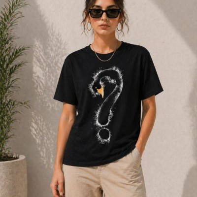 Kadın Kuğu Figürlü Soru İşareti Baskılı Tişört Kısa Kol T-Shirt - Siyah