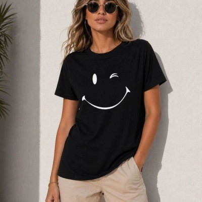 Kadın Minimal Gülümseyen Yüz Baskılı Tişört Kısa Kol Yazlık T-Shirt - Siyah