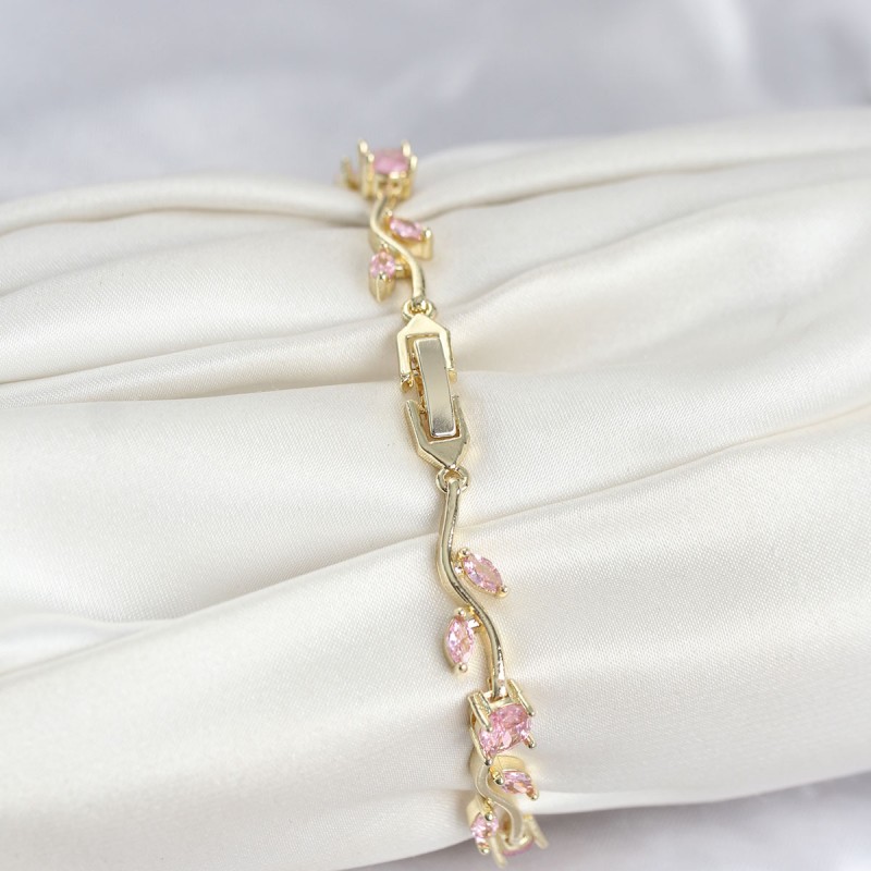 Pirinç Gold Renk Pembe Zirkon Taşlı Çiçek Model Kadın Bileklik