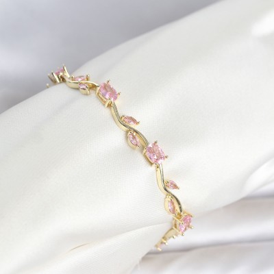 Pirinç Gold Renk Pembe Zirkon Taşlı Çiçek Model Kadın Bileklik