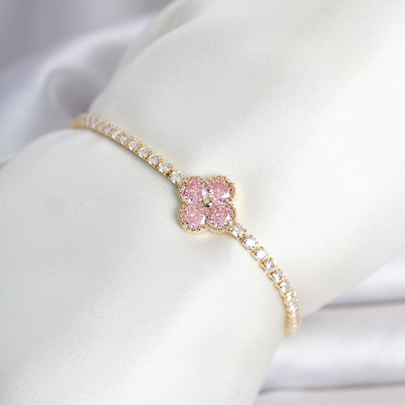 Pirinç Gold Renk Pembe Zirkon Taşlı Yonca Model Su Yolu Kadın Bileklik