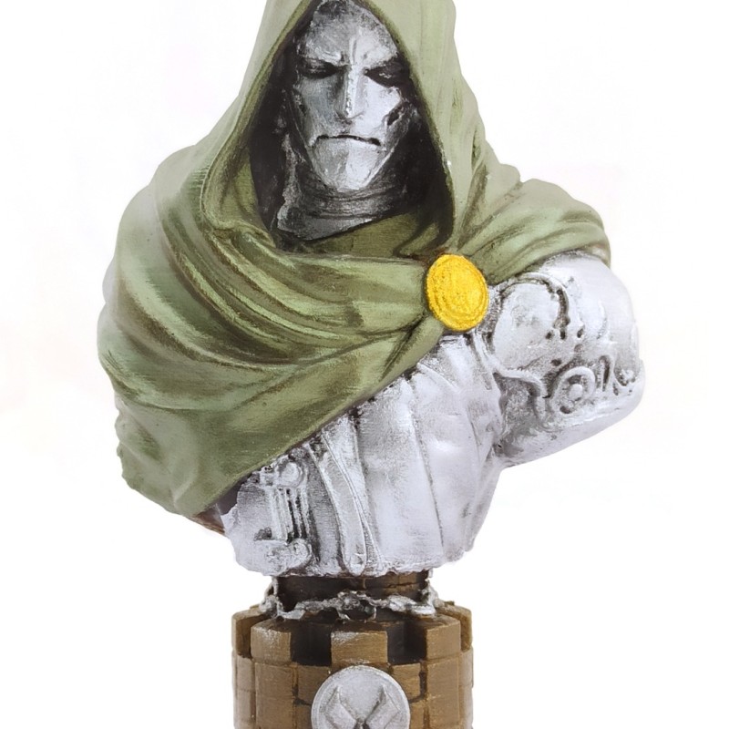 Polyester Dr. Doom Figürü 